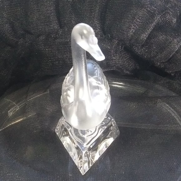 Goebel Swan Frosted Lead Crystal Figurine Paperweight very polished bottom - Picture 3 of 14